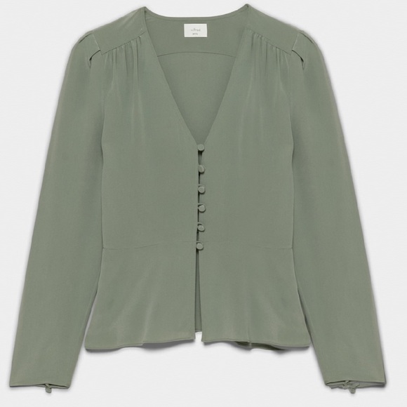 Wilfred Tops - Wilfred Suzette Silk Blouse
100% silk button-up blouse Sage Green
